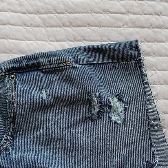 Old Navy cut off denim shorts - Picture 2 of 6